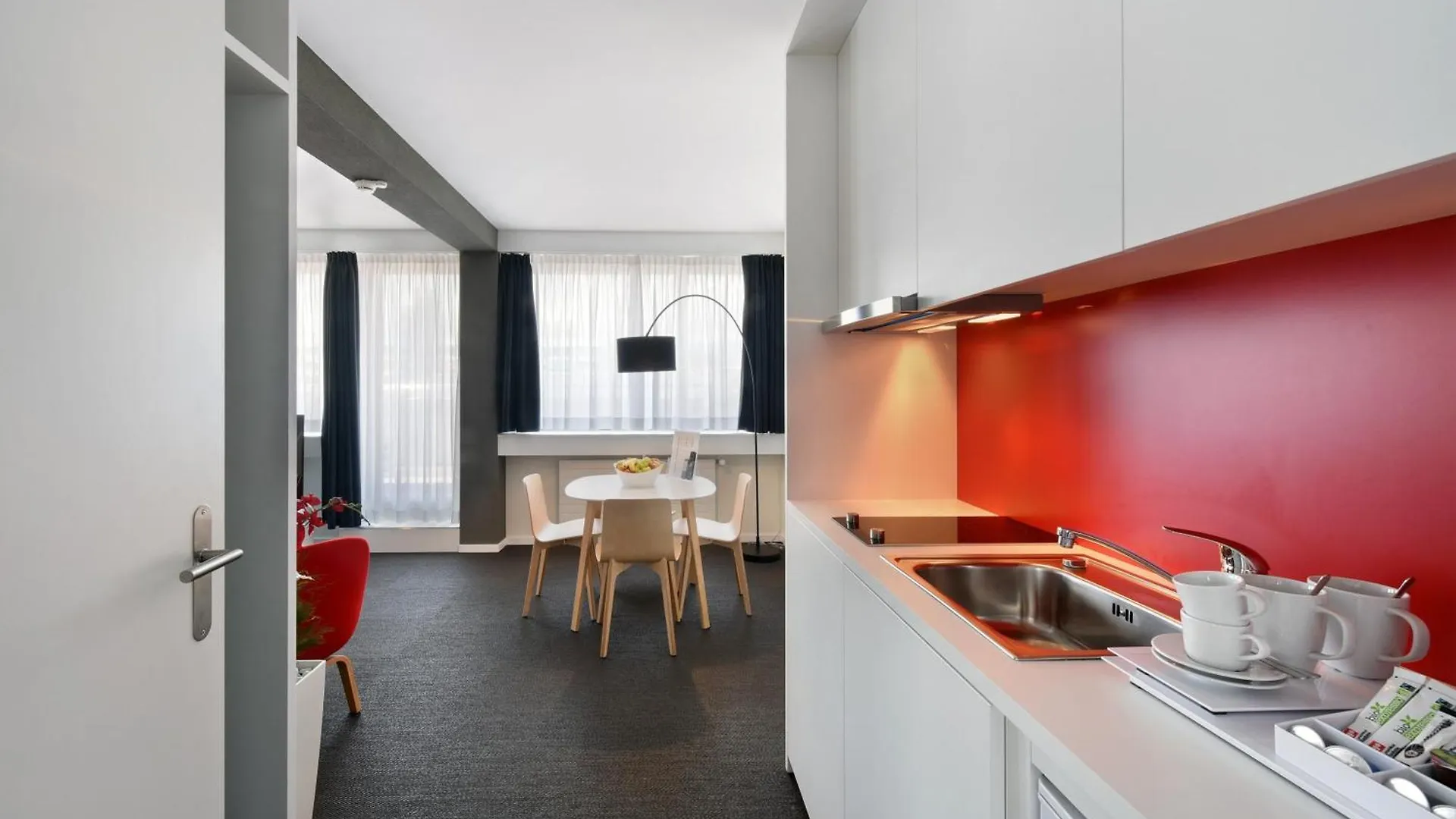 Home Swiss Hotel Genève 4*,